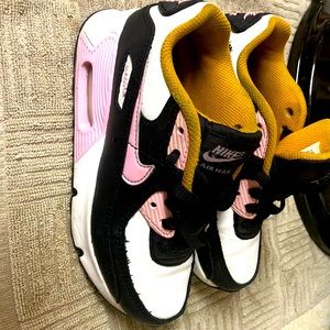 Girls Air Max.